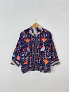 Chaqueta de terciopelo Suzani azul hecha a mano con bordado floral de estilo elegante para unisex, abrigo bohemio hippie, mayorista indio de chaquetas - Product Image 2