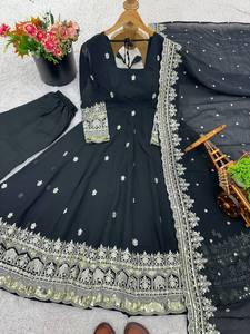 Robe Anarkali en Georgette pour femmes, avec pantalon assorti et dupatta brodée de sequins - Product Image 1
