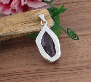 Collar Vintage con Colgante de Amatista Chapado en Platino, Plata de Ley 925, Piedra Natural en Bruto, Engaste de Bisel, Estilo Delicado, Febrero - Product Image 3