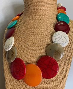 Collar de Cuentas de Resina Hecho a Mano con Colgante de la Paz, Joyería de Moda Linda para Mujer, Marca APEX ALIGN, para Fiestas y Ocasiones Especiales, Personalizado en Uttar Pradesh - Product Image 2
