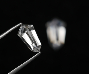 Par de Diamantes Cultivados en Laboratorio con Corte Escudo de 1.50 Ct, EF VVS-VS, Certificados por IGI, Corte Único de Alta Calidad, Modelo OM GEMS OM82122 - Product Image 2