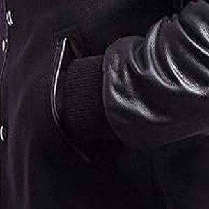 เสื้อแจ็คเก็ตวาร์ซิตี้แบบหนาสองด้านจาก Stonefield Manufacturing - ผ้าแคนวาสขนสัตว์ 100% พิมพ์ลายการ์ตูนด้านหน้า มีฮู้ด กันน้ำ กันลม - Product Image 3