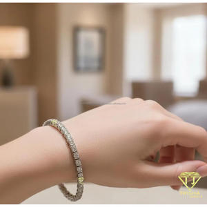Bracelet tennis argenté avec pierres carrées transparentes, design classique à maillons, pour les acheteurs de bijoux en gros - Product Image 2