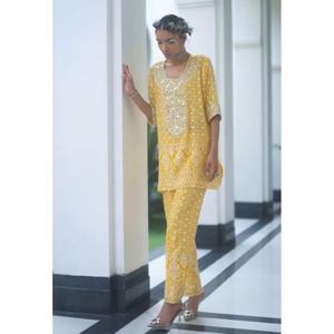DESIGNER GEORGETTE SEQUENCE BRODERIE MIROIR TRAVAIL TOP AVEC PANTALON ENSEMBLE JAUNE - Product Image 1