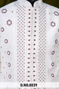 Sherwani formel pour homme, bleu prussien, orné de perles à la main, style indo-occidental, avec motifs floraux complexes et tissu en mélange de soie de qualité supérieure - Product Image 2