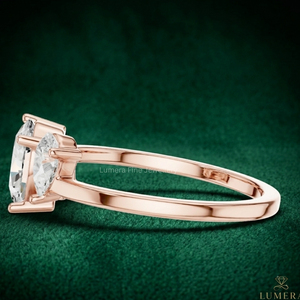 แหวนหมั้นเพชรโมอิสซาไนต์ทรงรีและทรงหยดน้ำสามเม็ด ทองคำขาว 14K สำหรับผู้หญิง แหวนเจ้าสาวสุดหรู - Product Image 2
