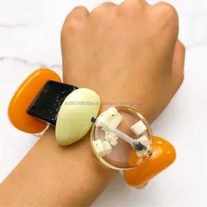 กำไลข้อมือดีไซน์เนื้อเรซินหลากสีพร้อมการค้นพบเครื่องประดับที่ทันสมัยเครื่องประดับทำด้วยมือที่ไม่เหมือนใครสำหรับคนรักแฟชั่นอินเทรนด์ - Product Image 1