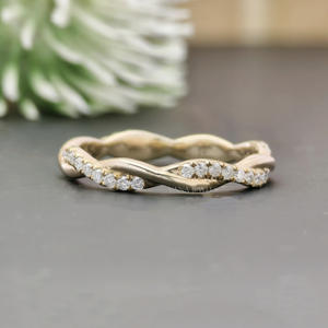 Anillo de Boda Infantil Moderno y Minimalista con Moissanita de Corte Brillante de 0.23ct, Engaste Pavé, Plata de Ley 925, Chapado en Oro Rosa - Product Image 4