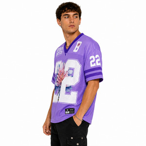 Maillot de football américain 2026 personnalisé à motif floral violet en maille, col en V oversize, vêtement de sport sublimé, streetwear, fabricant - Product Image 3