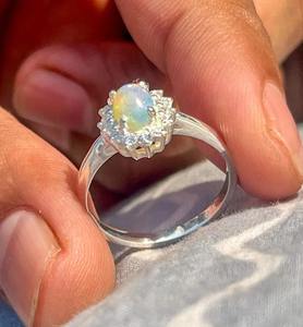 Bague de fiançailles et de mariage en opale Welo éthiopienne, coupe ovale, en argent sterling 925, minimaliste, plaquée rhodium, sertie pavé de zircone cubique, cadeau - Product Image 2