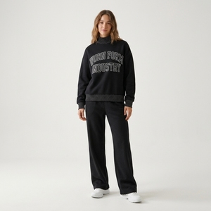 Conjunto Deportivo Personalizado para Mujer, Estilo Universitario Vintage, Sudadera con Cuello Alto Color Rosa Polvoriento, Pantalones Deportivos Anchos con Detalles de Puntos - Product Image 5