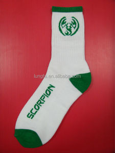 Meilleure vente de chaussettes de sport en coton éponge High Crew Excellente qualité Tricoté fin avec logo personnalisable sur la manchette pour l'été - Product Image 2