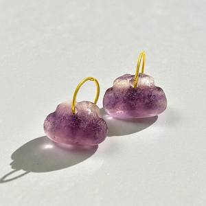 Dijes de Fluorita Natural en Forma de Nube con Aro Dorado, Hechos a Mano, Piedras Semipreciosas para Joyería - Product Image 1