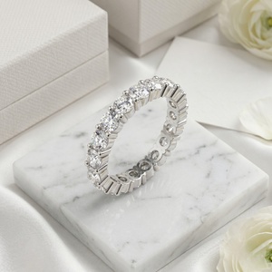 แหวนนิรันดร์ทรงกลม 2.90 กะรัต ฝังเพชรแบบหนามเตย - Product Image 1