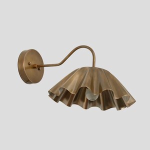 Applique murale moderne en laiton avec abat-jour cannelé, luminaire d'intérieur fait main pour la décoration de chambre - Product Image 2