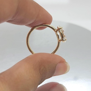 แหวนเพชรรูปไข่ 3.00 กะรัต เพาะเลี้ยงในห้องปฏิบัติการ ทองคำ 14K 10K สีเหลือง แหวนหมั้น แหวนแต่งงาน สำหรับผู้หญิง เครื่องประดับหรูหรา รับผลิตแบบ OEM ODM - Product Image 2