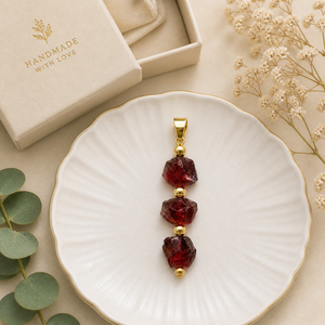 Colgante de granate natural de tres piedras con baño de oro, abalorios y eslabones, joyería de piedras preciosas en bruto, suministro para collares, regalo DIY para ella - Product Image 2