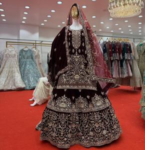 Ensemble Lehenga Choli en velours brodé longueur ras du sol avec dupatta, bordure florale brodée, tenue de soirée de mariage pour femme, tissu épais - Product Image 1