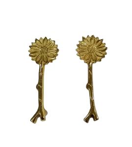 Elegante bandeja de servicio de latón con mango de girasol y mango de tallo en forma de producto más vendido mango de bandeja de latón de diseño moderno - Product Image 1