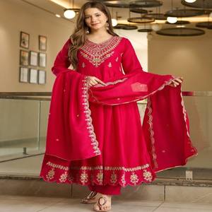 Ensemble VASTRA COTTAGE : Haut Anarkali brodé avec pantalon et dupatta assortis, tenue ethnique pour femmes, confortable et élégante - Product Image 5