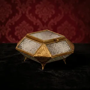 Boîte à bijoux rectangulaire au design artisanal avec cadre en laiton, surface miroir, organisateur de rangement, présentoir décoratif pour bagues - Product Image 4