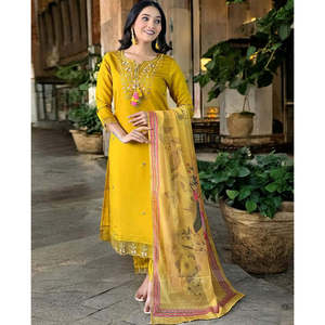 Conjunto de Top y Falda Tradicional China de Diseñador para Fiesta con Elegante Dupatta - Product Image 3