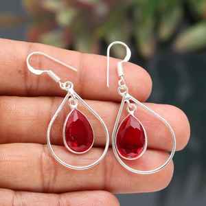 Boucles d'oreilles artisanales en argent sterling 925 avec grenat rouge, pierre précieuse ovale de couleur rouge, bijou solitaire. - Product Image 1