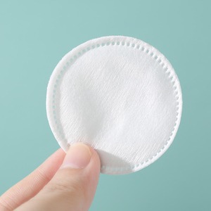 Lingettes humides en tissu non tissé pour femmes, démaquillant sûr, nettoyage des masques et hygiène féminine. Doux pour les peaux sensibles, Soins personnels. - Product Image 3