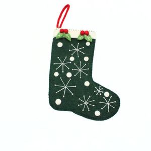 Chaussette de Noël en feutre de laine faite à la main - Écologique, douce, style scandinave avec motif étoile, vert et blanc, ensembles cadeaux de haute qualité - Product Image 4