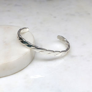 Bracelet manchette torsadé en laiton fait main pour hommes et femmes - Jonc réglable plaqué argent en forme de corde - Bijou minimaliste empilable - Product Image 2