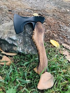 Hacha de Acero con Alto Contenido de Carbono Hecha a Mano y Personalizada, Hacha Vikinga de Grado Industrial con Funda de Cuero Fino para Exteriores - Product Image 5