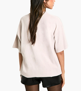 เสื้อยืดผู้หญิงคุณภาพสูง OEM/ODM ผ้าฝ้าย 100% ทรงโอเวอร์ไซส์ สไตล์สตรีทแวร์ พิมพ์ลายโลโก้ด้วยเทคนิคซิลค์สกรีน ตกแต่งด้วยอัพพลิเค สำหรับฤดูร้อน - Product Image 4