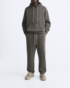 Conjunto Deportivo Elástico y Transpirable para Hombre, con Sudadera con Capucha y Pantalones con Puños, Ideal para Entrenamiento y Fisicoculturismo - Product Image 1