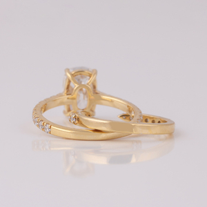 Anillo de Compromiso de Lujo con Diamante Cultivado en Laboratorio de 4 Quilates con Corte Cojín, Oro Amarillo de 14K, Anillo de Boda a Juego, Certificado IGI - Product Image 5