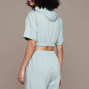 Conjunto de 2 Piezas para Mujer, Personalizado, Informal, 100% Poliéster, Top Corto de Terciopelo con Capucha y Pantalones Cortos - Product Image 2