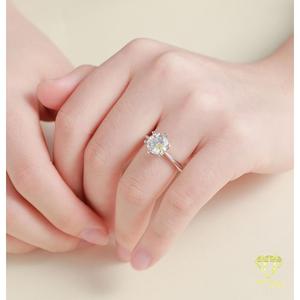 Bague de fiançailles solitaire en argent sterling 925 avec diamant moissanite de qualité supérieure et pierre centrale ronde brillante - Product Image 2