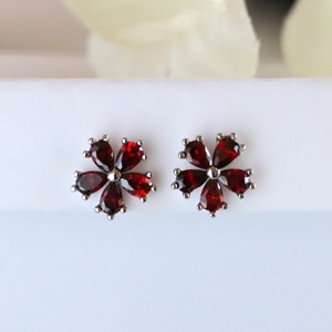 ต่างหูเพชรจำลองรูปดอกไม้ ทองคำแท้ 14K ดีไซน์สวยหรู เหมาะสำหรับงานหมั้น งานแต่งงาน งานเลี้ยง ของขวัญสำหรับผู้หญิง - Product Image 3