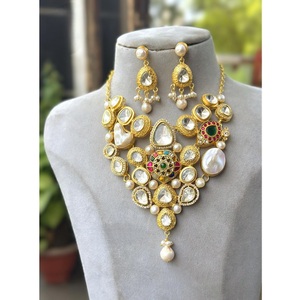 Ensemble collier et boucles d'oreilles plaqué or de qualité supérieure, magnifique, tendance, cadeau de mariage pour femme - Product Image 1