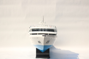 Maqueta de Yate de Lujo Karma Fushi Hecha a Mano - Réplica a Escala de 50 Metros del Crucero Maldives Premium para Decoración de Hogar u Oficina - Product Image 1