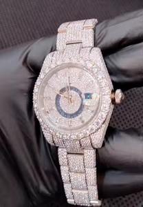 Montre en diamant moissanite de qualité supérieure pour hommes, montre-bracelet de luxe hip-hop avec bracelet en acier massif, disponible à la vente - Product Image 4