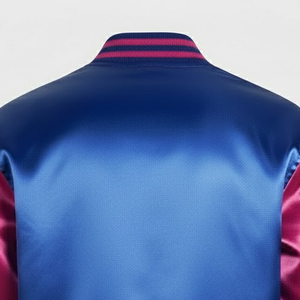 Blouson Bomber Varsity en Satin Rouge Personnalisé avec Logo, pour Homme, Décontracté, avec Impression Frontale, Vêtement d'Hiver Respirant et Écologique 100% Polyester - Product Image 5