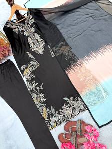 Magnifique ensemble de salwar kameez, kurti et pantalon brodés, design exclusif et élégant, pour femmes, provenant de Surat, robe pakistanaise. - Product Image 4