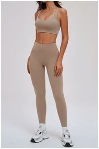 Sujetador deportivo sin costuras azul claro para mujer, top de yoga con copa completa y sin aros - Product Image 2