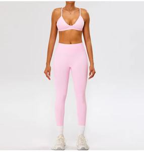 Conjunto Deportivo de Yoga de 2 Piezas para Mujer, Venta al Por Mayor, Personalizado, Top de Yoga sin Costuras con Espalda Cruzada y Leggings con Efecto Push-Up - Product Image 2