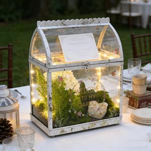 Terrario de metal y vidrio con forma de Casa Blanca, perfecto para exhibir o decorar estanterías, y para el estilo moderno del interior del hogar, procedente de la India. - Product Image 2