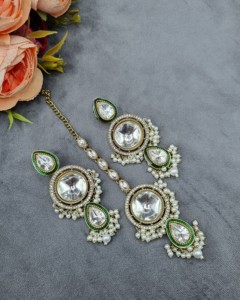 Parure de bijoux de mariée ethnique en gros avec boucles d'oreilles délicates en pierres CZ rondes et ensemble Tika, travail d'émail Meenakari et perles - Product Image 1