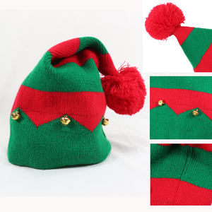 Chapeau de Noël classique rouge en peluche avec bordure en fourrure blanche douce et pompon pour les fêtes de Noël et les événements festifs - Product Image 4