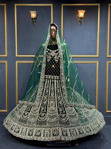 Traje de novia de terciopelo verificado, con detalles completos, completamente nuevo, con gran vuelo y seis colores para ocasiones festivas. - Product Image 3