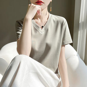 Camiseta de algodón para mujer con logo personalizado, conjunto de ropa urbana, calidad premium, pedido al por mayor, camiseta básica de verano transpirable de corte holgado con cuello en V y manga corta - Product Image 5
