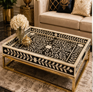 Table basse ronde beige et blanche avec incrustation florale en os sur le dessus et détails verticaux sur la base. En gros. - Product Image 4